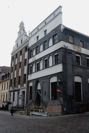 Gotiska hus/renässanshus.