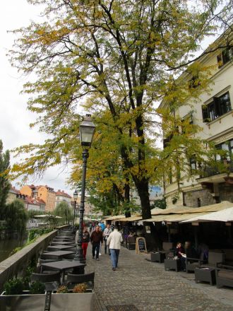 Cankarjevo&nbsp;nabrežje.