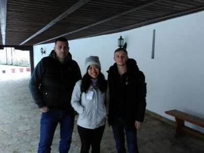 Chauffören, Peiyu, killen som arbetade i klosterbutiken.