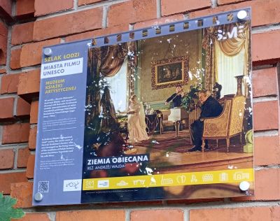 En av många skyltar som berättar något minnesvärt ur stadens filmhistoria.