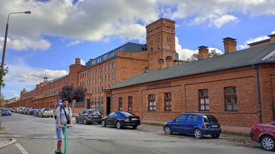 Fabriksbyggnader...