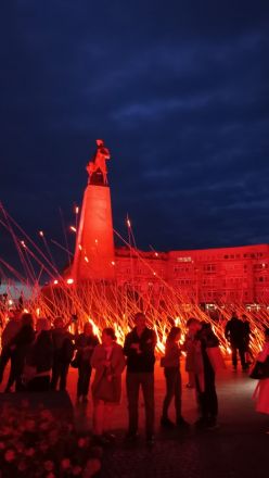 I norr mynnar Piotrkowska ut i Frihetstorget med sitt Kosciusko-monument.