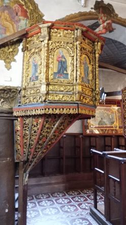 En kyrka på ön.