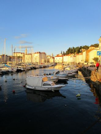 Småbåtshamn.