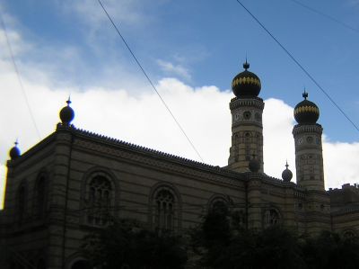 Där Wesselényi utca och Dohány utca möts ligger den magnifika ”Dohány-gatans synagoga”.