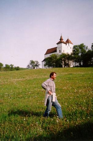 Herina (Mönchsdorf), romansk kyrka byggd av siebenbürgensachsarna 1250-1260.