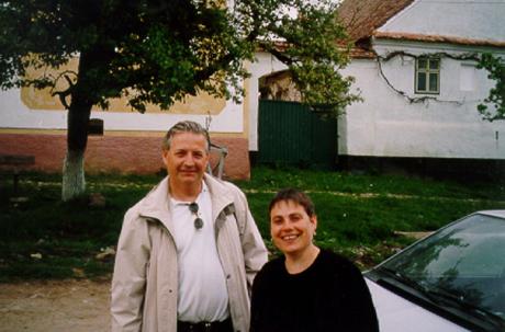 Ulf tillsammans med borgmästaren i Deutsch-Weisskirch, Karoline Fernolend.