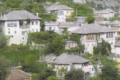 Gjirokastërs gamla ottomanska stenhus från 1800-talet finns med på UNESCO:s lista över världsarvet.